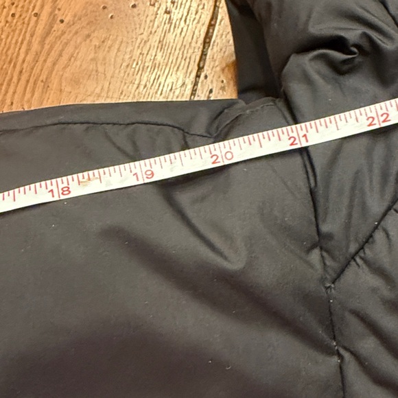 The North Face Kids Pink and Black Puffer Jacket - Picture 12 of 13